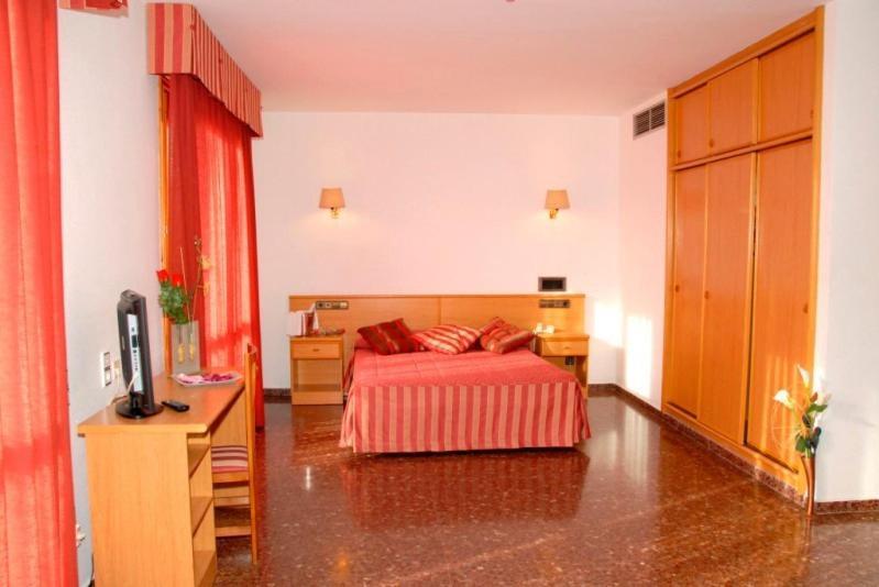 Hotel La Imperial Luceni Pokoj fotografie